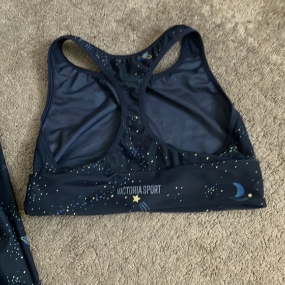 Set of MEDIUM Victoria’s Secret 7/8 length leggings, with SMALL sports bra. - Picture 6 of 7
